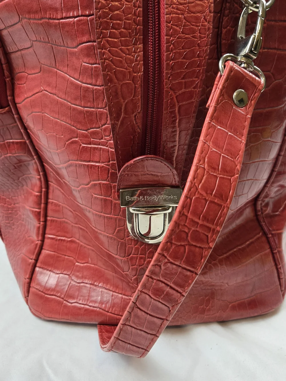 Vintage Bath Body Works Red Faux Croc Duffel Weekender Y2K Travel Bag Size 18